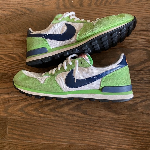 nike lime green sneakers